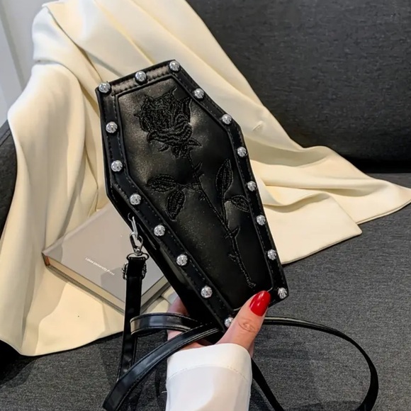 Red Rose and stud crossbody New - Picture 12 of 12